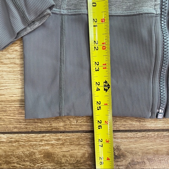Lululemon Daily Practice Jacket heather gray Sz 2 - Picture 7 of 8